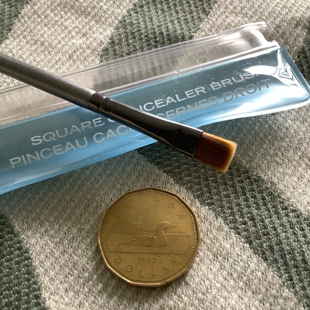New Quo small square concealer brush - Picture 2 of 2
